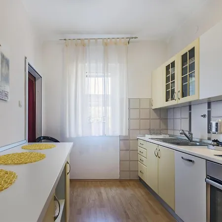 Lovely Apartment In Valtura With Wifi Apartman Valtura