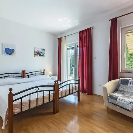 Apartamento 2 Bedroom Beautiful In Valtura