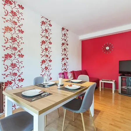 Apartman Lovely Apartment In Valtura With Wifi Valtura