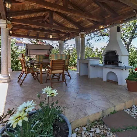 Lovely Apartment In Valtura With Wifi Apartman