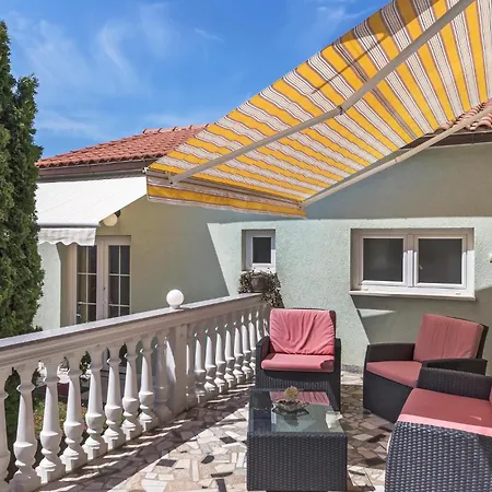 Lovely Apartment In Valtura With Wifi *